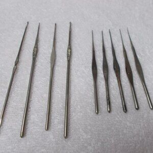Set of 2 Knitting needles, 2 vtg Tatting shuttles, 24 Steel crochet hooks GUC